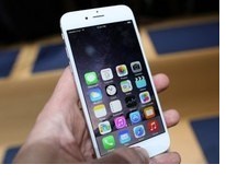 Apple iPhone 6 Plus не переманил поклонников Android большим экраном