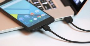 «Лаборатория Касперского» уведомила о рисках зарядки смартфона от USB компьютера