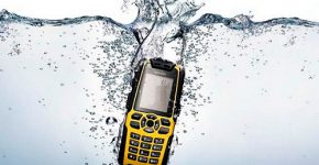 Что делать, если ваш телефон упал в воду